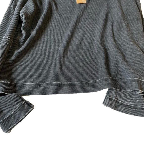 WHITE Crow trumpet sleeve distressed top, size M - Picture 4 of 9